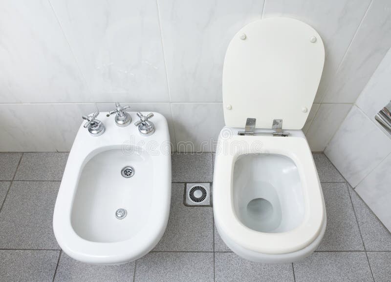 Биде с противоположной струей