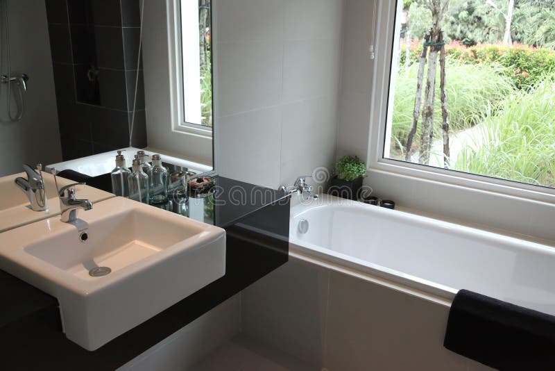 Bathtub and sink stock image. Image of bathtub, lighting 11070233