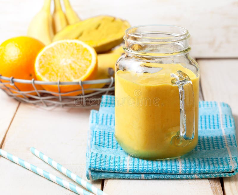 Batido da banana, laranja, manga imagens de stock Batido da banana, laranja, manga imagens de stock