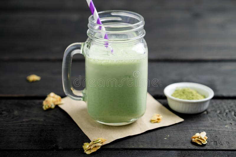 Batido do chá verde de Matcha fotos de stock Batido do chá verde de Matcha fotos de stock