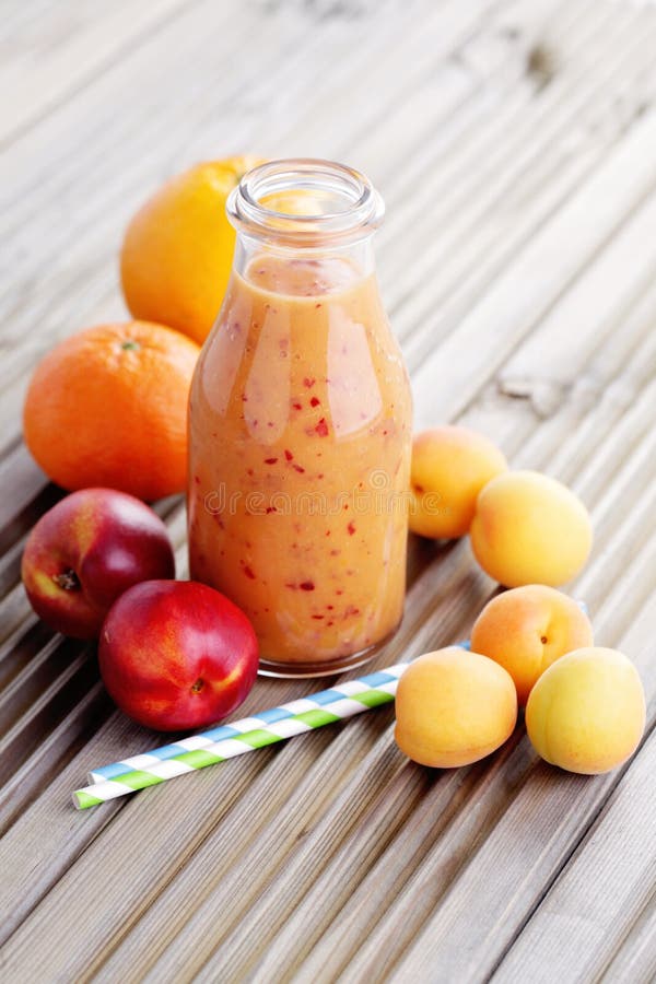 Batido frutado alaranjado imagem de stock royalty free