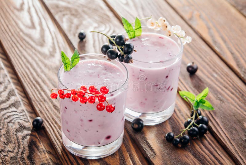 Batido frutado com corinto foto de stock royalty free