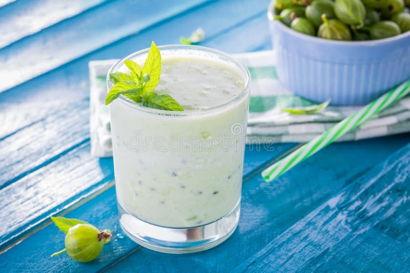 Batido frutado com groselha fotos de stock royalty free