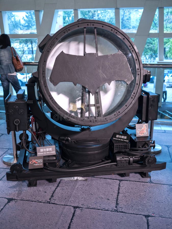 Bat Signal Lights Up New Images From 'Batman v Superman: Dawn Of