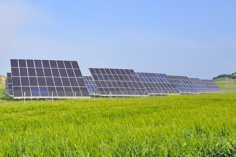 Batterie d'énergie du soleil de silicium images stock