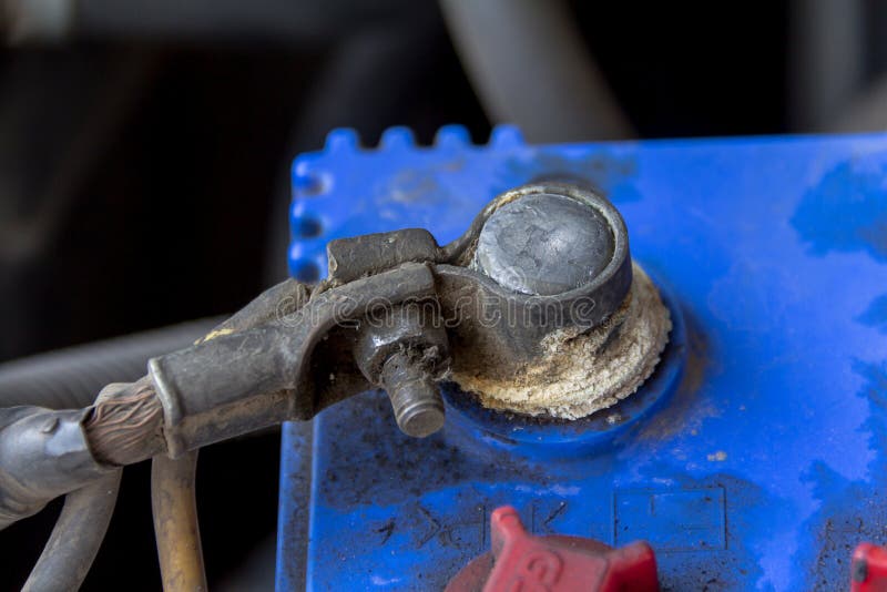 Acide Et Corrosion Sur Une Batterie De Voiture Photo stock Image du