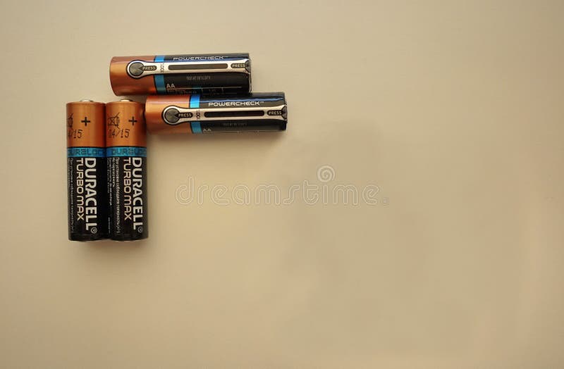 Batteries type d'aa, détails d'équipement et d'accessoires et en gros plan et en gros plan photo libre de droits Batteries type d'aa, détails d'équipement et d'accessoires et en gros plan et en gros plan photo libre de droits