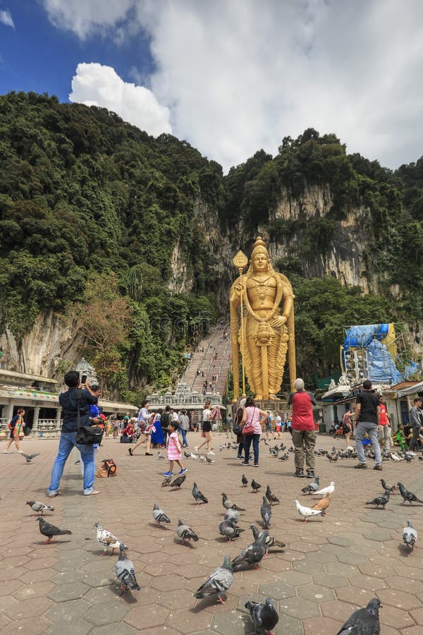 Batu holt ingang en Lord Murugan Statue in Kuala Lumpur Malaysia uit De Batuholen zijn het gevestigde enkel noorden van Kuala Lum stock afbeeldingen Batu holt ingang en Lord Murugan Statue in Kuala Lumpur Malaysia uit De Batuholen zijn het gevestigde enkel noorden van Kuala Lum stock afbeeldingen