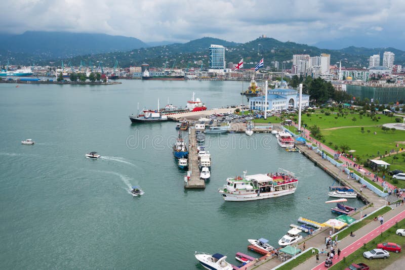 Batumi Georgia - Augusti 06, 2018: Batumi havsport med fartyg Moorage f?r fartyg royaltyfria foton Batumi Georgia - Augusti 06, 2018: Batumi havsport med fartyg Moorage f?r fartyg royaltyfria foton