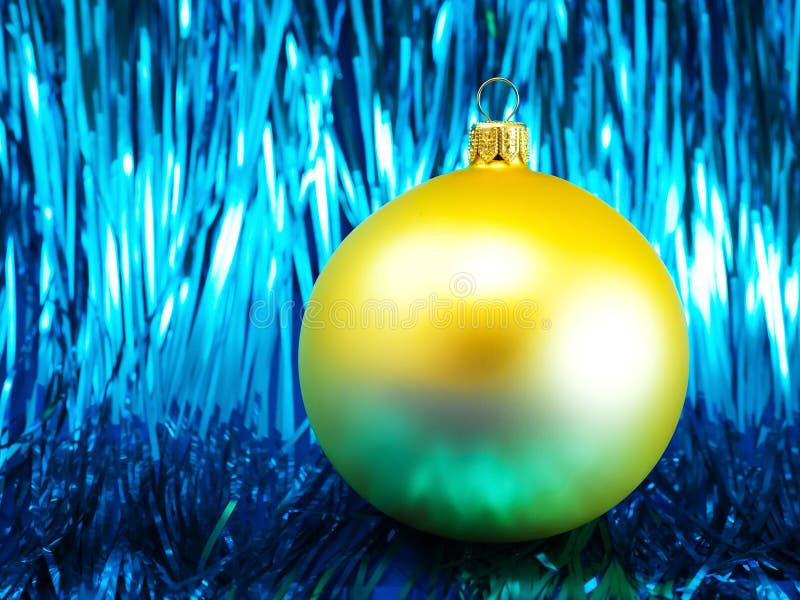 Enfeite de Natal amarelo imagens de stock