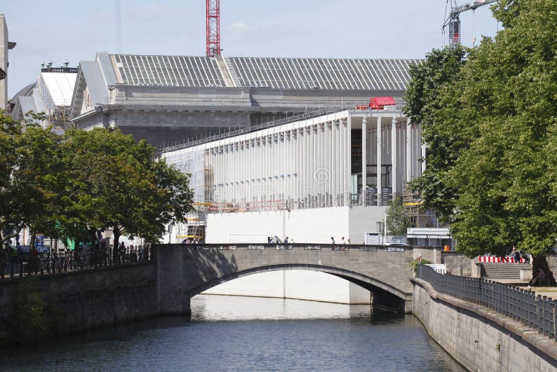 Download Baustelle Bei Museumsinsel In Berlin Stockbild - Bild von gebäude, baugerüst: 96930415