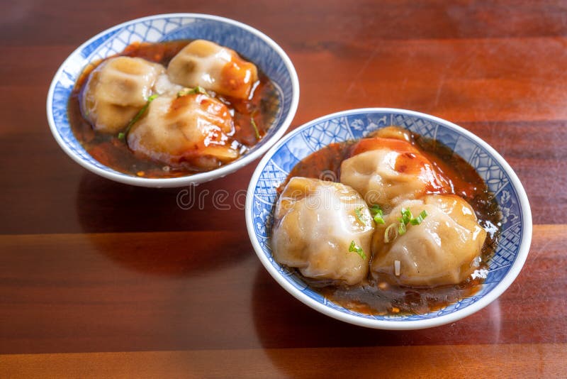 Bawan ba wan taiwanez meatball delicatese delicatese delicios mancarea delicioasă pe stradă, cu amidon în formă rotundă, învelită royalty free stock image