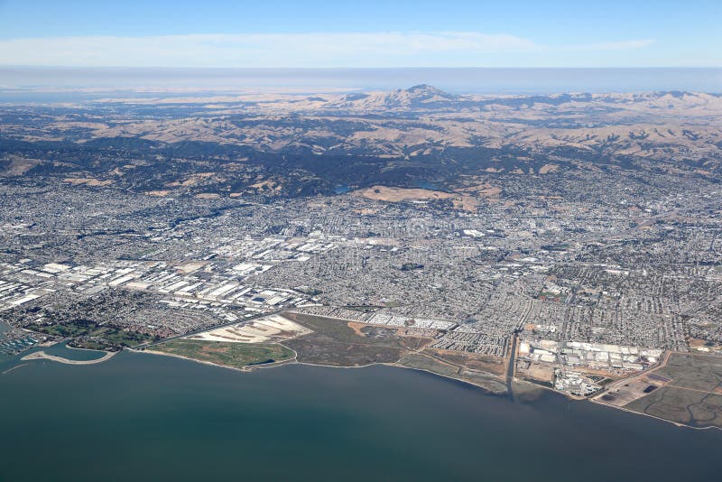Bay Area του Σαν Φρανσίσκο: Εναέρια άποψη που κοιτάζει προς την ανατολή στοκ φωτογραφίες με δικαίωμα ελεύθερης χρήσης