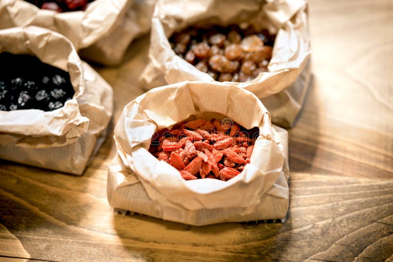 Baya de Goji, rasin, arándano seco - comida vegetariana sana imagen de archivo libre de regalías Baya de Goji, rasin, arándano seco - comida vegetariana sana imagen de archivo libre de regalías