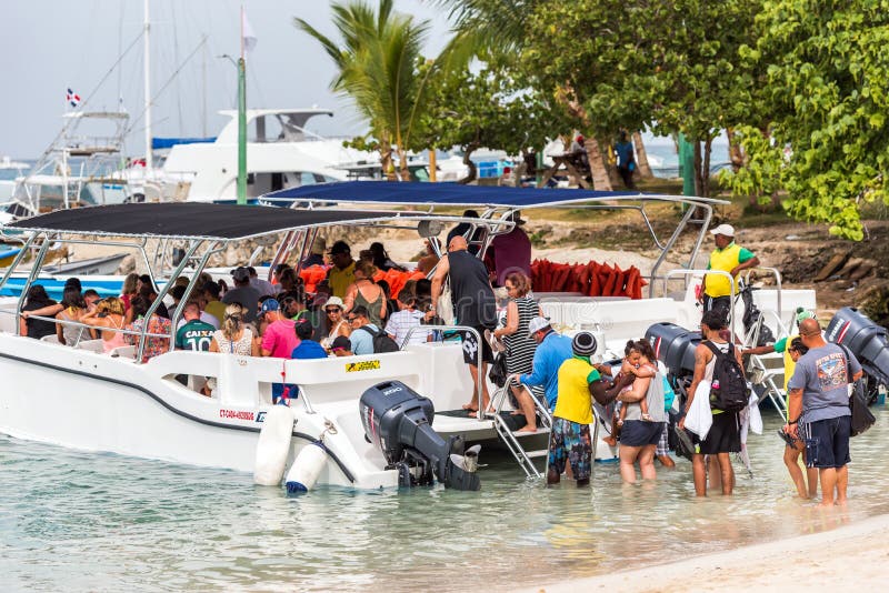Bayahibe Dominican Republic May 21 2017 Tourists Get Into Boat