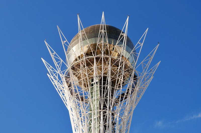 Bayterek è un monumento a Astana kazakhstan immagine stock libera da diritti Bayterek è un monumento a Astana kazakhstan immagine stock libera da diritti
