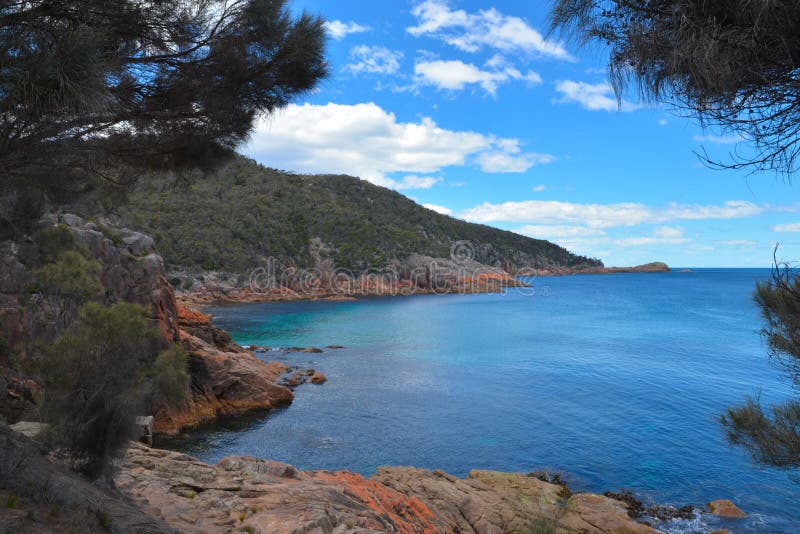 Baía sonolento de Freycinet - praia perfeita imagem de stock Baía sonolento de Freycinet - praia perfeita imagem de stock