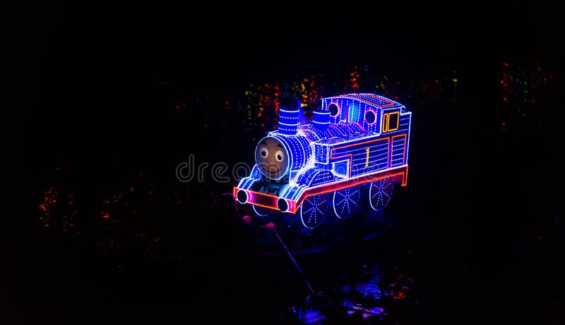 BAÑO DE MATLOCK, INGLATERRA - 6 DE OCTUBRE DE 2018: Iluminaciones del baño de Matlock imagen de archivo libre de regalías BAÑO DE MATLOCK, INGLATERRA - 6 DE OCTUBRE DE 2018: Iluminaciones del baño de Matlock imagen de archivo libre de regalías
