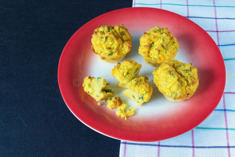 Bałkańska kuchnia Proja cornbread z chard opuszcza, przygotowywał jako słodka bułeczka, obraz stock Bałkańska kuchnia Proja cornbread z chard opuszcza, przygotowywał jako słodka bułeczka, obraz stock
