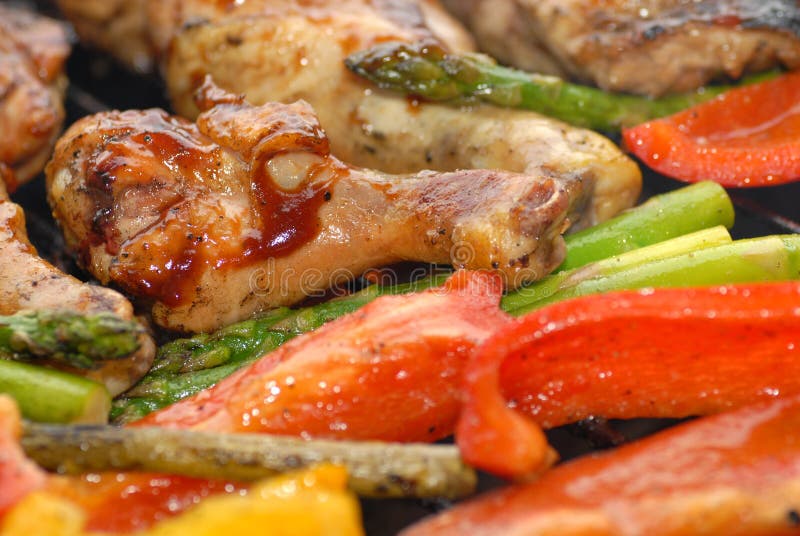 Bbq-Huhn auf einem Grill stockfoto Bbq-Huhn auf einem Grill stockfoto