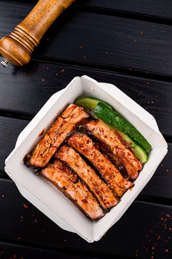 Skærm Bi detail BBQ Pork Ribs in Takeaway Box Delivery Concept Stock Image - Image of  baked, grill: 224621683