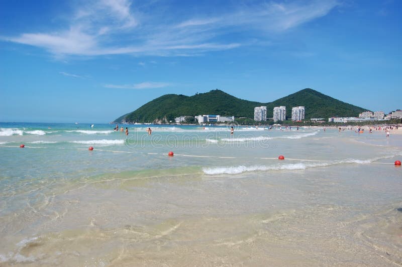 Санья погода в апреле. Хайнань в апреле. Курорты Китая с пляжами на море. Sanya a place пляж. Хайнань температура апрель.