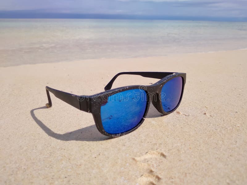 Beach goggles male diver stock image. Image of joyful 10638411