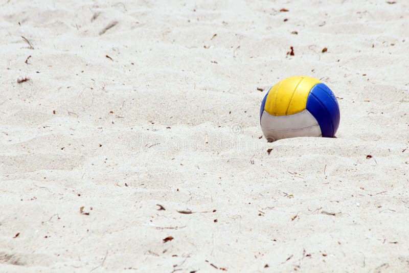 A volleyball on Laguna Beach. Laguna Beach is a seaside resort city and artist community located in southern Orange County, California, United States, midway between San Diego and Los Angeles. A volleyball on Laguna Beach. Laguna Beach is a seaside resort city and artist community located in southern Orange County, California, United States, midway between San Diego and Los Angeles.