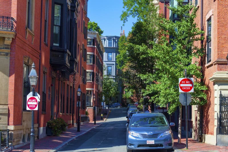 Residential parking permit sign in Beacon Hill neighborhood. Boston,  Massachusetts, USA Stock Photo - Alamy