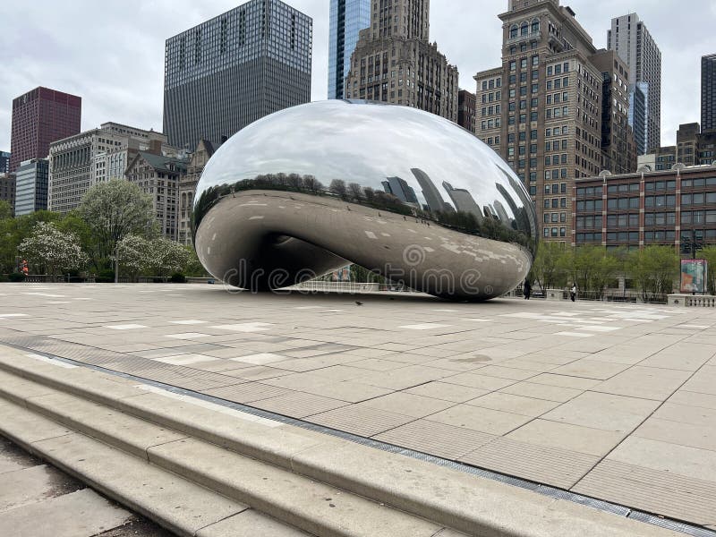 Bean at Cloud Gate in Chicago Editorial Stock Photo Image of monument