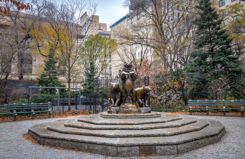 Bears Sculpture at Central Park New York, USA Stock Photo Image of grass, park 91568314