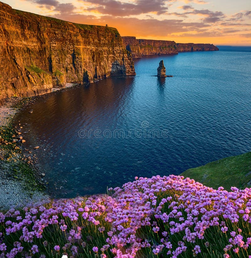 Beatiful sunset from the cliffs of moher in county clare, ireland