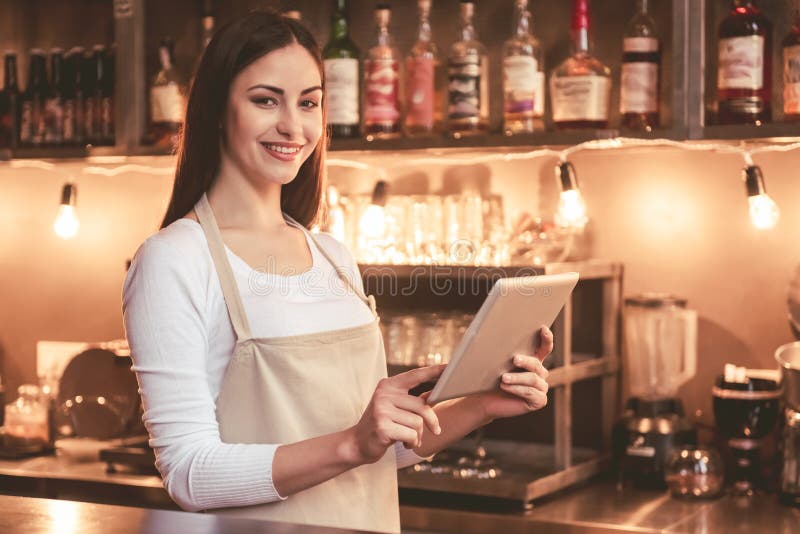 Beau barman femelle images stock Beau barman femelle images stock