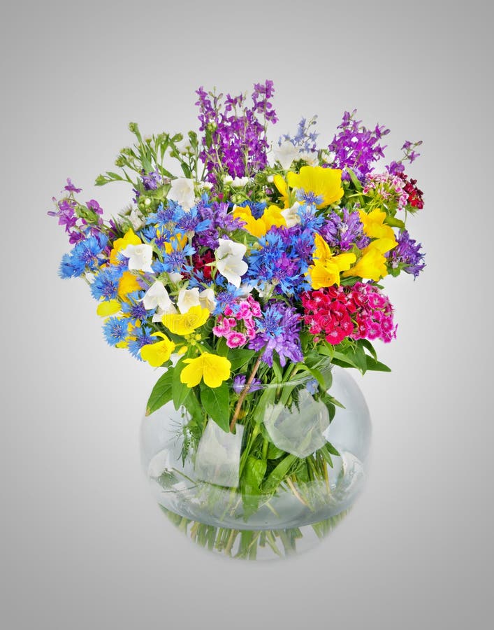 Beau bouquet de fleurs sauvages dans le vase