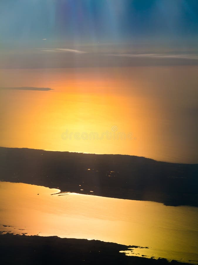 Beau coucher du soleil, nuages et ciel orange images stock Beau coucher du soleil, nuages et ciel orange images stock