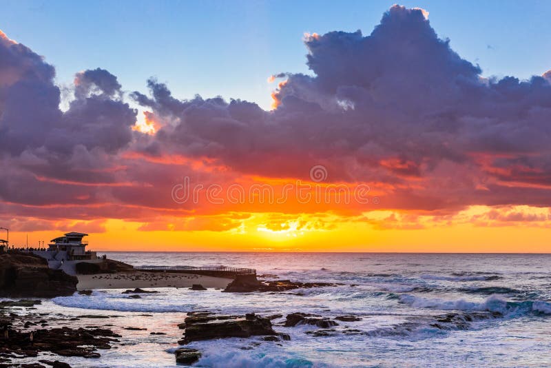 Beau coucher du soleil à la côte, La Jolla photo stock Beau coucher du soleil à la côte, La Jolla photo stock