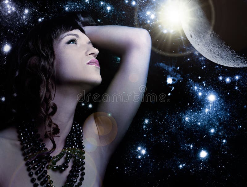 Beau femme au-dessus d'univers image stock Beau femme au-dessus d'univers image stock