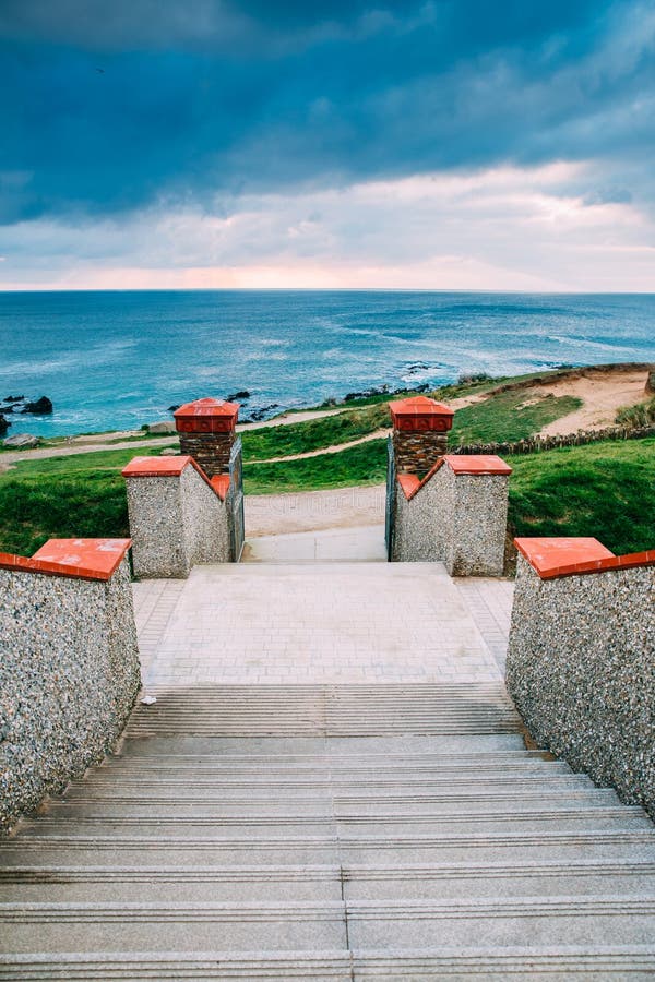 Beau littoral cornouaillais dans Newquay, Royaume-Uni photographie stock libre de droits Beau littoral cornouaillais dans Newquay, Royaume-Uni photographie stock libre de droits