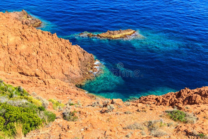 Beau littoral scénique sur la Côte d'Azur près de Cannes photos libres de droits Beau littoral scénique sur la Côte d'Azur près de Cannes photos libres de droits