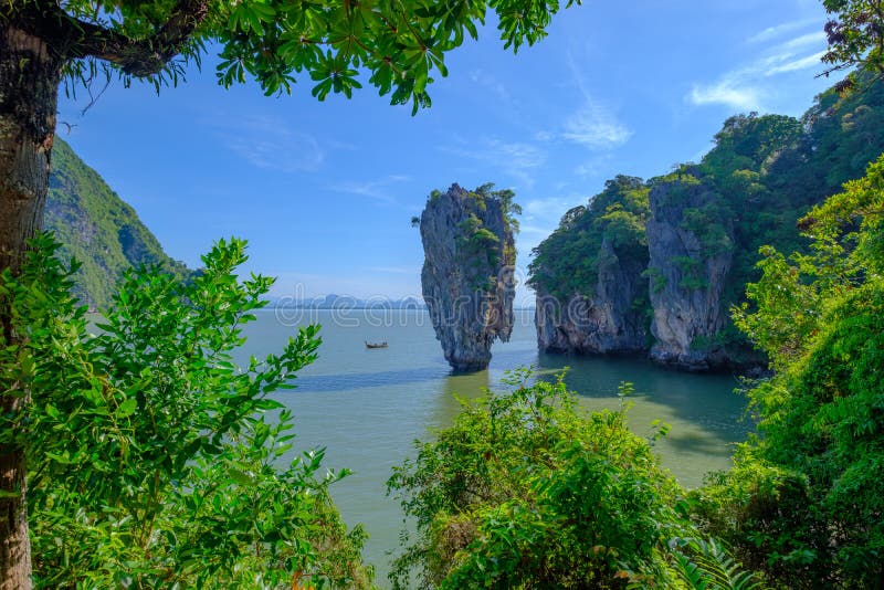 Beau paysage de James Bond Island-Koh Tapu, baie de Phang Nga, Thaïlande photo libre de droits Beau paysage de James Bond Island-Koh Tapu, baie de Phang Nga, Thaïlande photo libre de droits