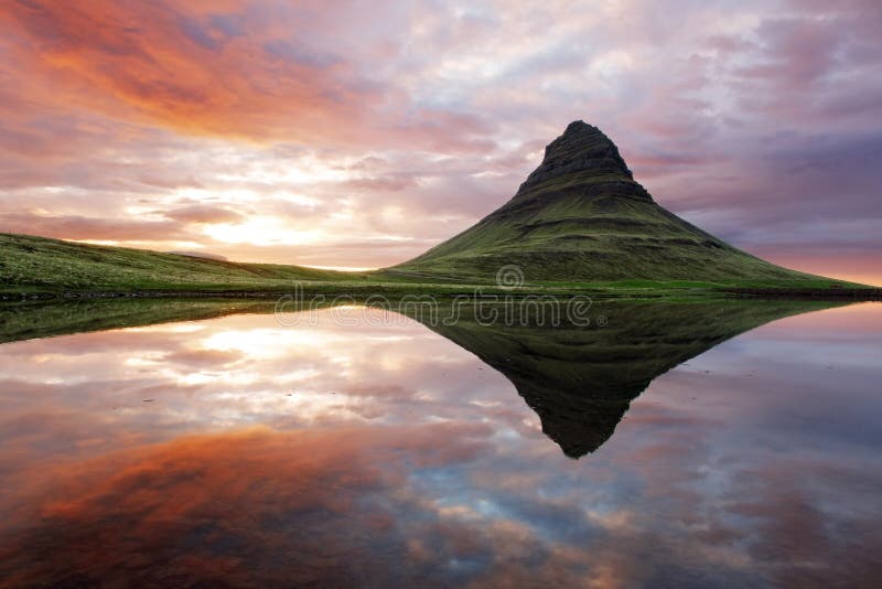Beau Paysage De Montagne De L'Islande Photo stock - Image du Beau Paysage De Montagne De L'Islande Photo stock - Image du