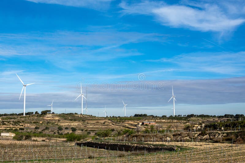 Beau paysage du groupe de moulins à vent photographie stock libre de droits Beau paysage du groupe de moulins à vent photographie stock libre de droits
