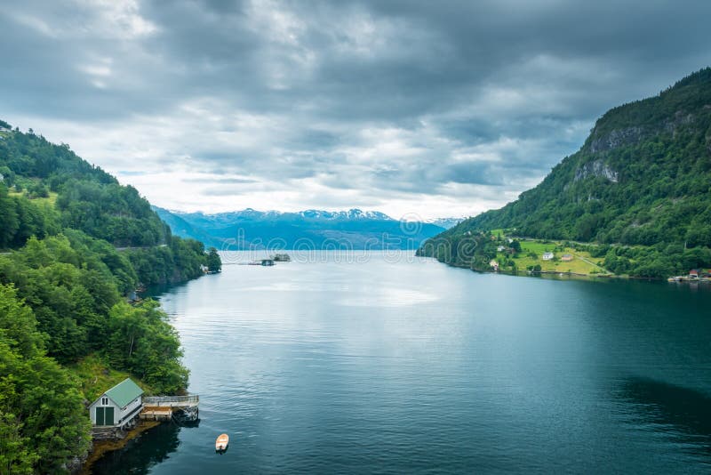 Beau paysage Norvège de Hardangerfjord de nature images libres de droits Beau paysage Norvège de Hardangerfjord de nature images libres de droits