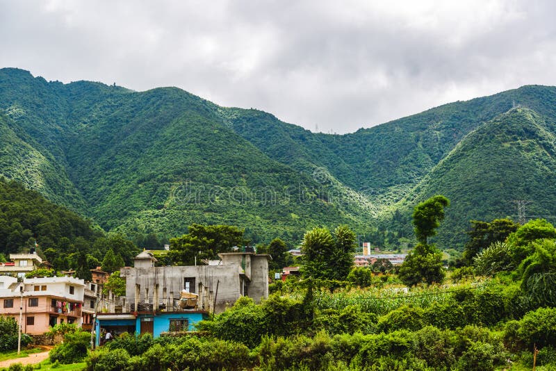 Beau paysage vert du Népal en été, scène de l'Himalaya, ch photos libres de droits Beau paysage vert du Népal en été, scène de l'Himalaya, ch photos libres de droits