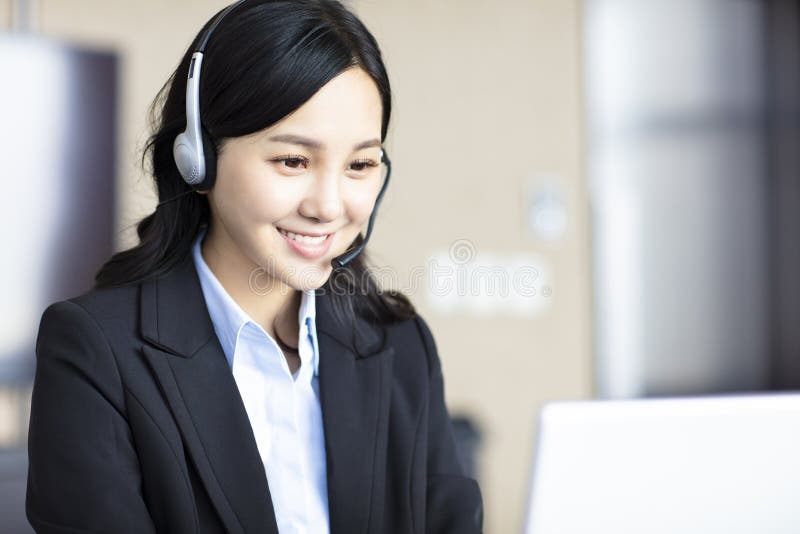 Beau représentant asiatique de service client photographie stock Beau représentant asiatique de service client photographie stock