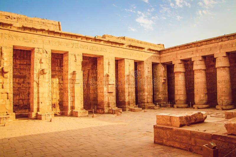 Beau temple antique de la Médina-Habu l'Egypte, Luxor image stock Beau temple antique de la Médina-Habu l'Egypte, Luxor image stock