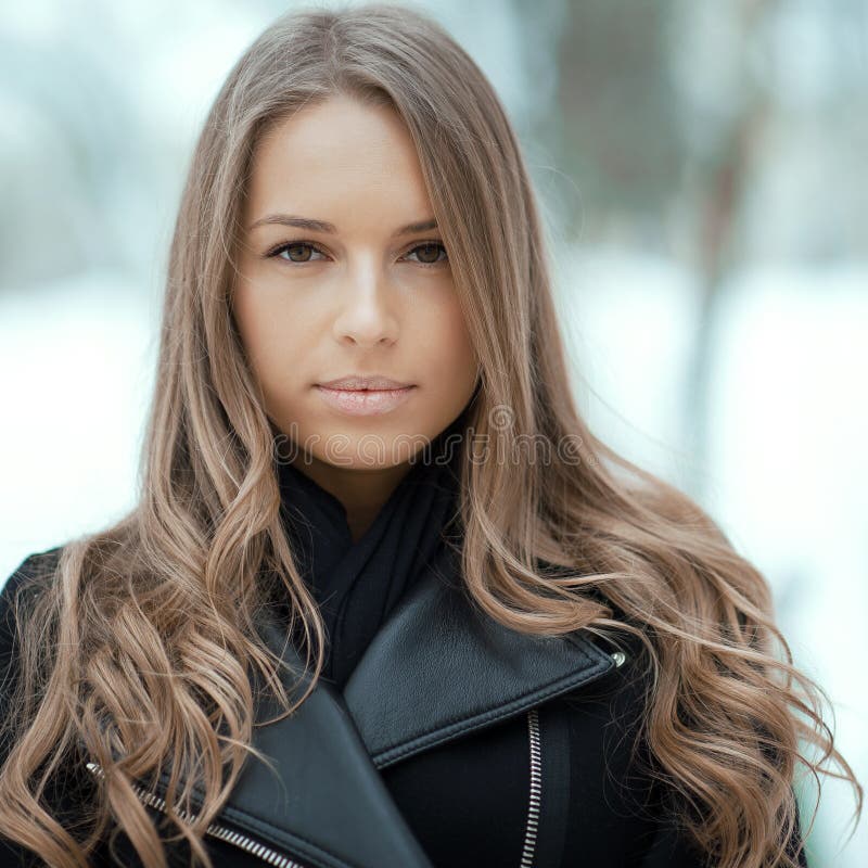 Belle Fille De L Adolescence De 15 Ans Photo Stock Image Du Projectile Assez 1388890