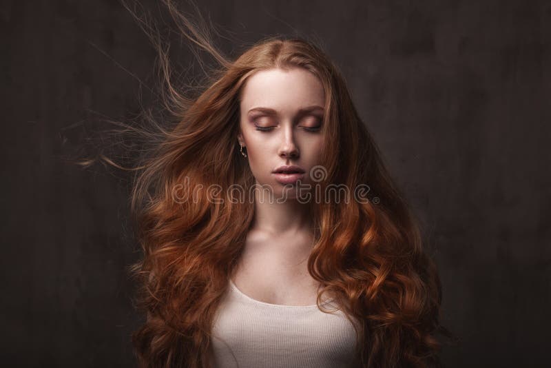 Beau visage de jeune femme adulte photos stock Beau visage de jeune femme adulte photos stock