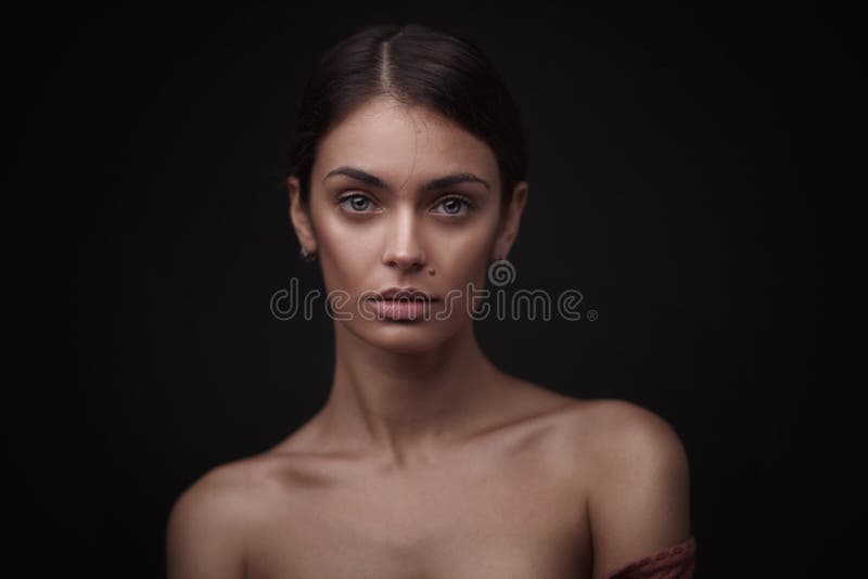 Beau visage de jeune femme adulte avec la peau fraîche propre photo stock Beau visage de jeune femme adulte avec la peau fraîche propre photo stock