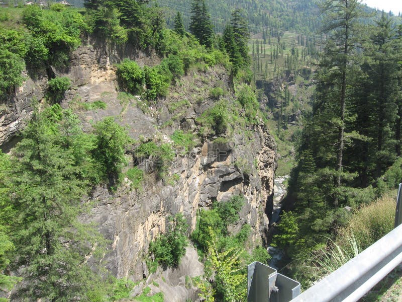 Beaucoup de cabanes à la vallée dans Manali photo libre de droits Beaucoup de cabanes à la vallée dans Manali photo libre de droits